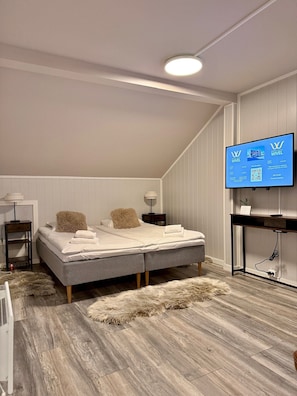 Loft Double Room | Työpöytä, äänieristys, silitysrauta/-lauta, ilmainen Wi-Fi