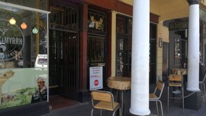 Property entrance - Cat and Moose Backpackers Lodge (Cape Town)