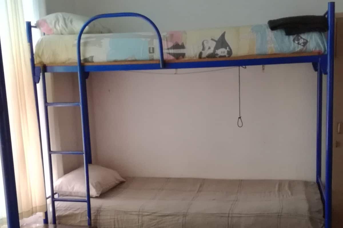 Bed in 6-Bed Female Dormitory | Wi-Fi gratuit, draps fournis