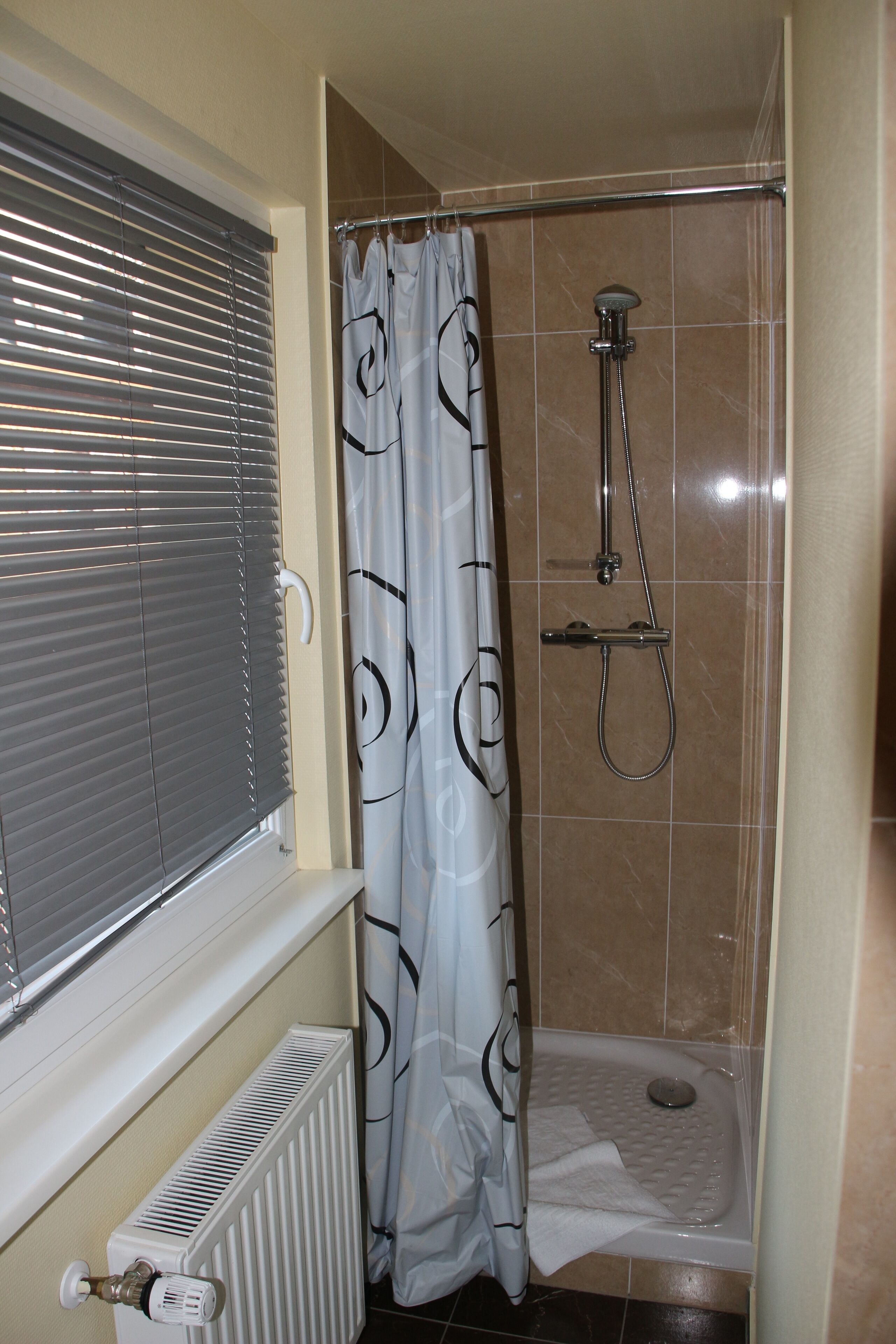 Dusche im Bad