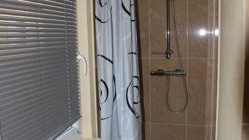 Dusche im Bad
