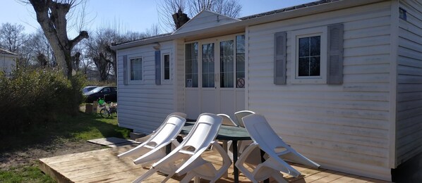 Mobile Home (4/6) | Terrace/patio - Camping du Pont Vert (Epinac)