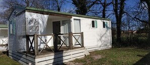 Front of property - Camping du Pont Vert (Epinac)