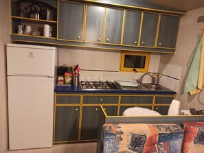 Réfrigérateur, cafetière/bouilloire
