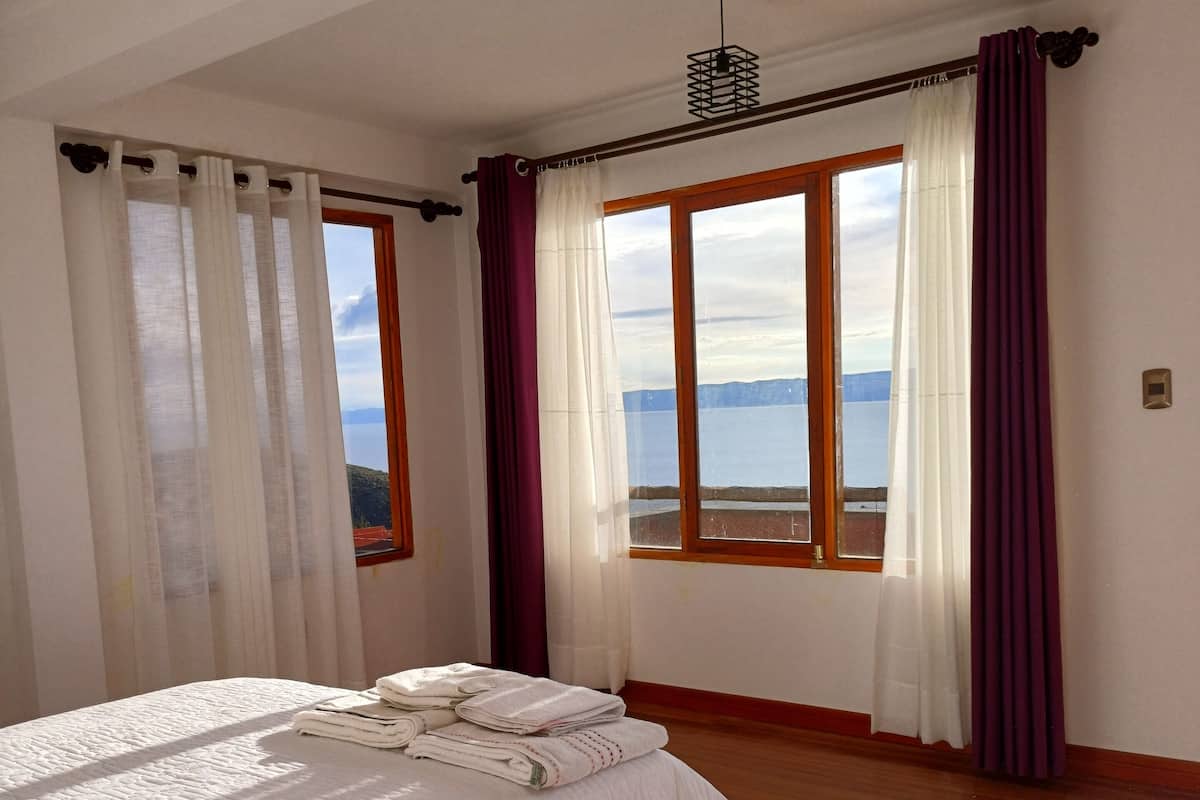 Habitación Deluxe, balcón, vista al lago | Wifi gratis y ropa de cama