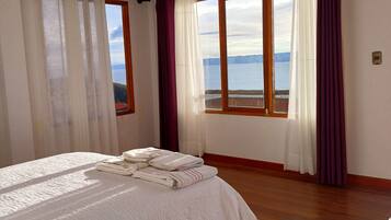 Deluxe Room, Balcony, Lake View | Free WiFi, bed sheets