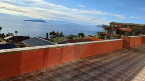 Quarto luxo, sacada, vista para o lago | Terraço/pátio