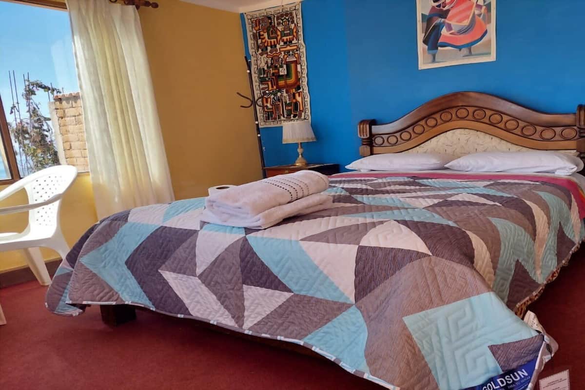 Habitación, 1 cama Queen size, baño privado | Wifi gratis y ropa de cama