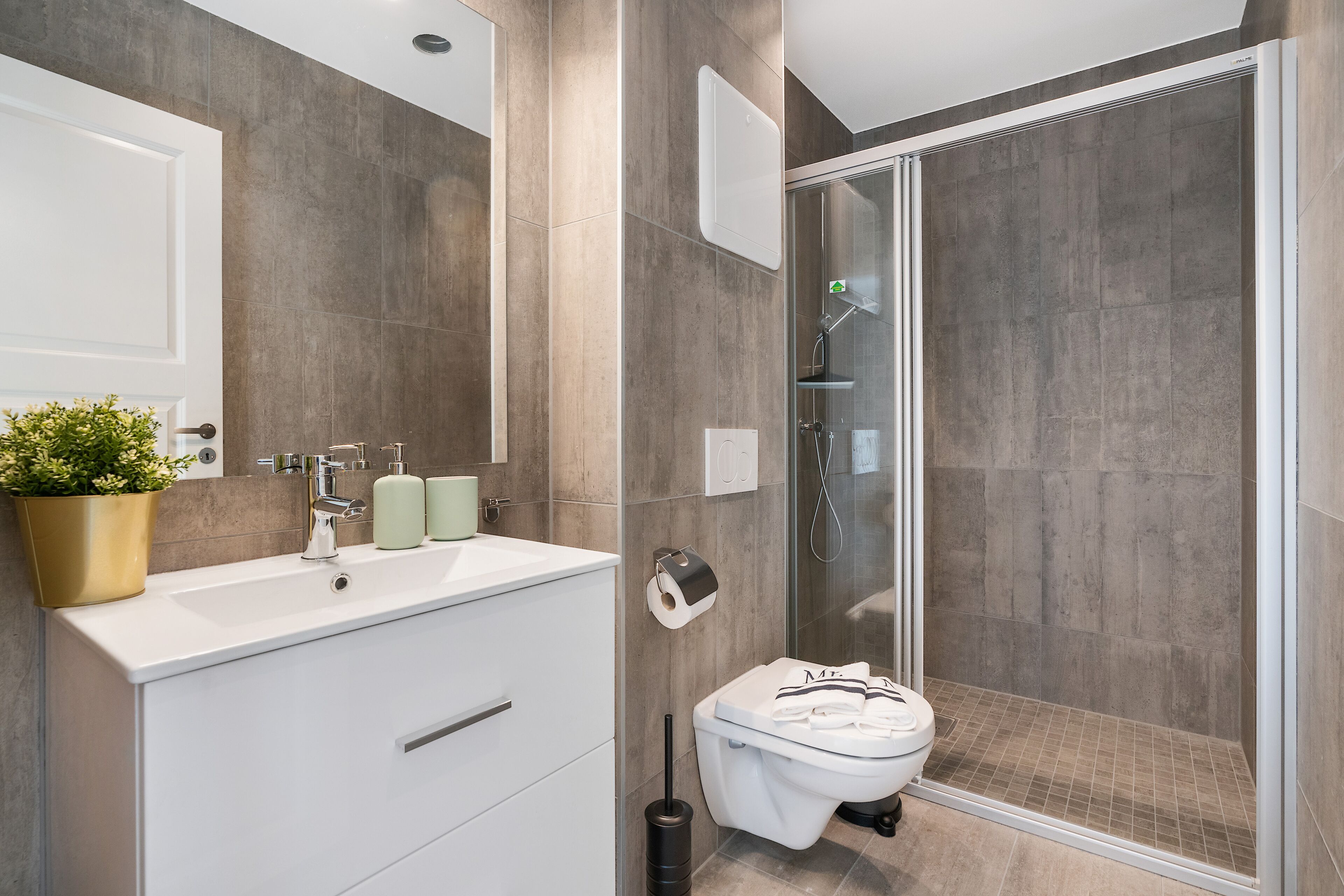 3 bedroom apartment, 2nd floor | Bathroom | Shower, hair dryer, towels