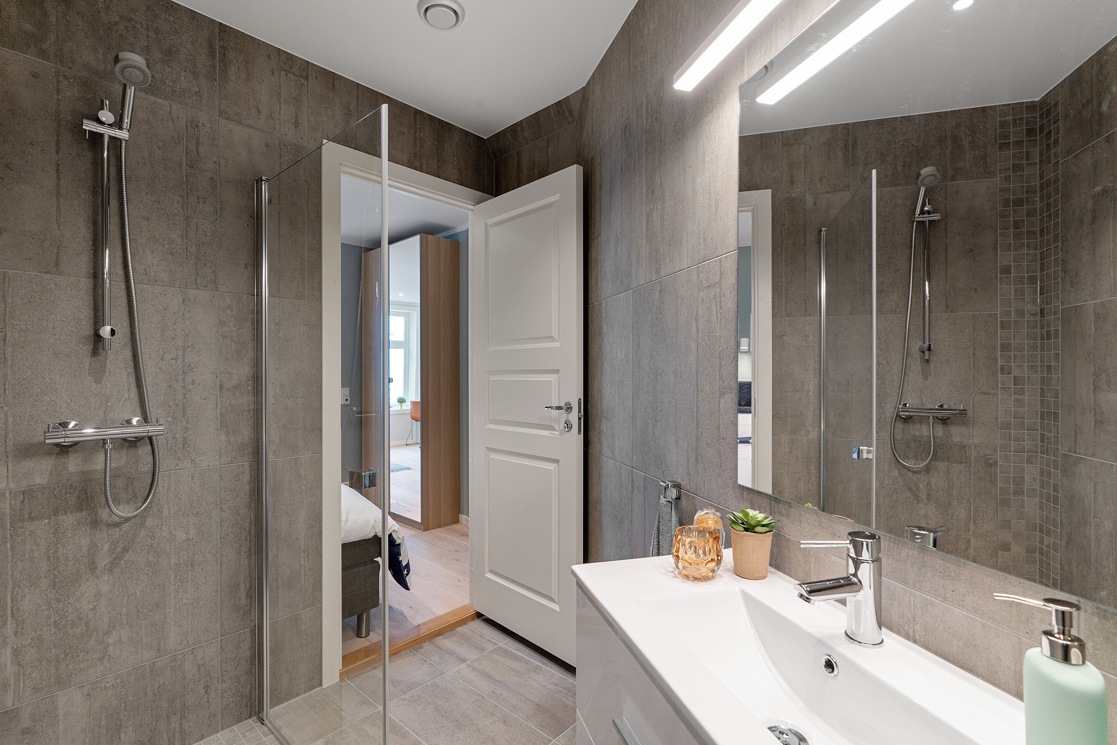 Studio Apartments, 1st floor | Banheiro | Chuveiro, secador de cabelo, toalhas de banho 