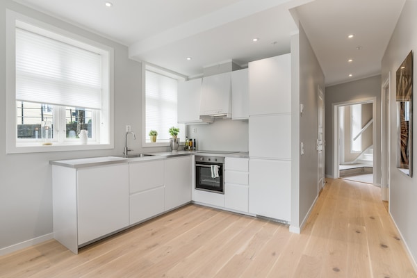 3 bedroom apartment, ground floor | Eigene Küche | Kühlschrank, Ofen, Herdplatte, Geschirrspüler