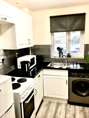 经 典独立别墅 | 私人厨房 | 冰箱、微波炉、烤箱、厨具/餐具