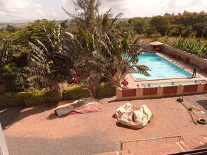 Outdoor pool - Dillions Highway Motel (Kilimambogo)