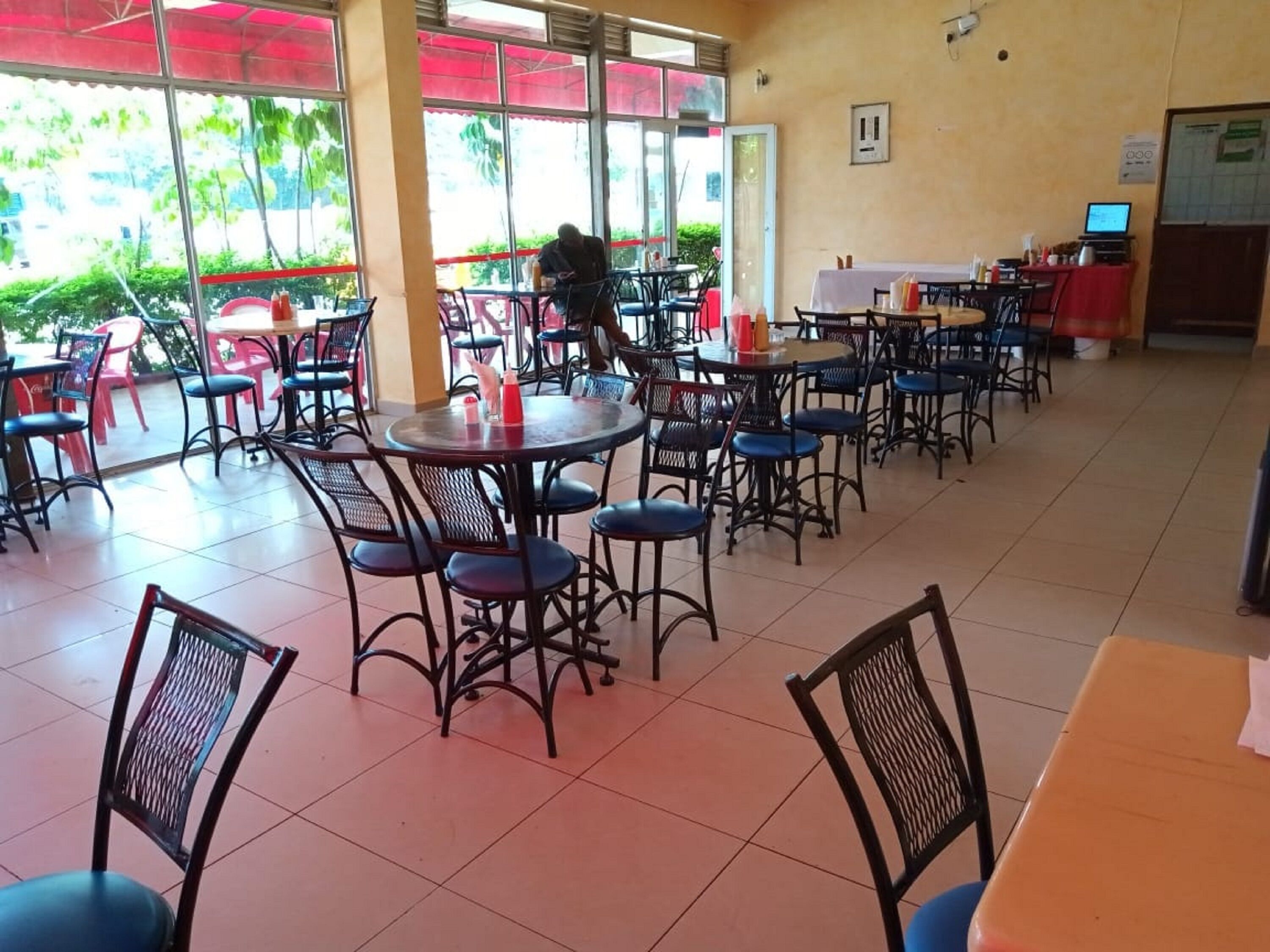 Breakfast, dinner, brunch served; local and international cuisine 