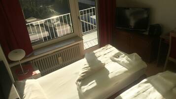 Business tweepersoonskamer | Een bureau, gratis wifi