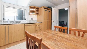 Design Penthouse | Private kitchen | Full-size fridge, microwave, oven, stovetop