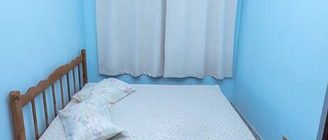 Minibar, wifi gratis y ropa de cama