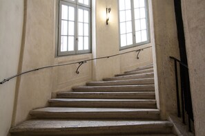Handrails in stairways - Altieri Loft Pantheon (Rome)