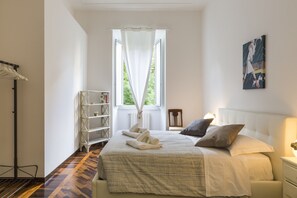 Apartment, 4 Schlafzimmer, 2 Bäder | 4 Schlafzimmer, Bügeleisen/Bügelbrett, kostenloses WLAN, Bettwäsche