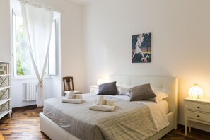 Apartment, 4 Schlafzimmer, 2 Bäder | 4 Schlafzimmer, Bügeleisen/Bügelbrett, kostenloses WLAN, Bettwäsche