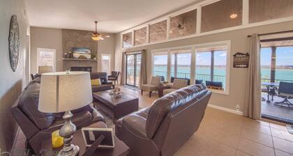 180 asteen näkymä Canyon Lakelle! Hyväpalkkainen luksus odottaa!