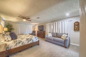 4 bedrooms, iron/ironing board, free WiFi, bed sheets