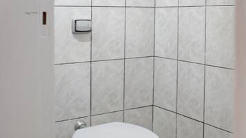 Double Room | Bathroom | Shower, towels