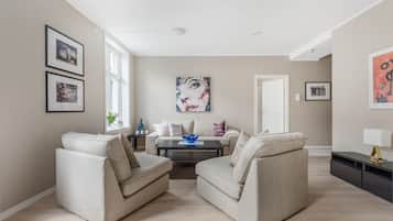 薄型テレビ、DVD プレーヤー