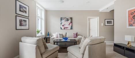 Flatscreentelevisie en een dvd-speler