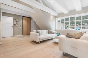 2 bedroom apartment, 3rd floor | Area keluarga | TV layar datar dan pemutar DVD