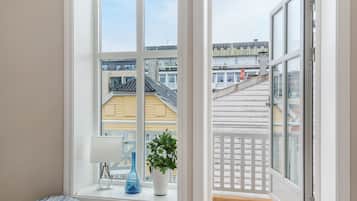 1 bedroom apartment, 2nd floor | Area soggiorno | TV a schermo piatto, lettore DVD