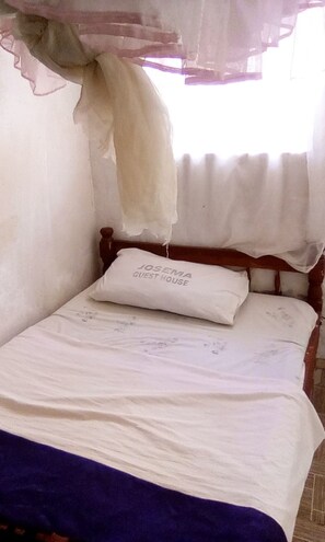 Enkeltrom | Skrivebord og sengetøy