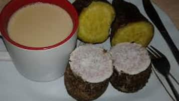 Daily cooked-to-order breakfast (USD 5 per person)