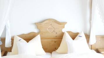 Hypo-allergenic bedding, minibar, desk, iron/ironing board