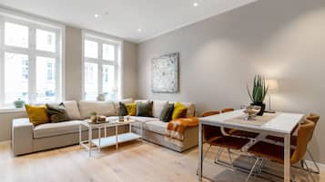 2 bedroom apartment, ground floor | Ruang keluarga | TV layar datar dan lantai berpemanas