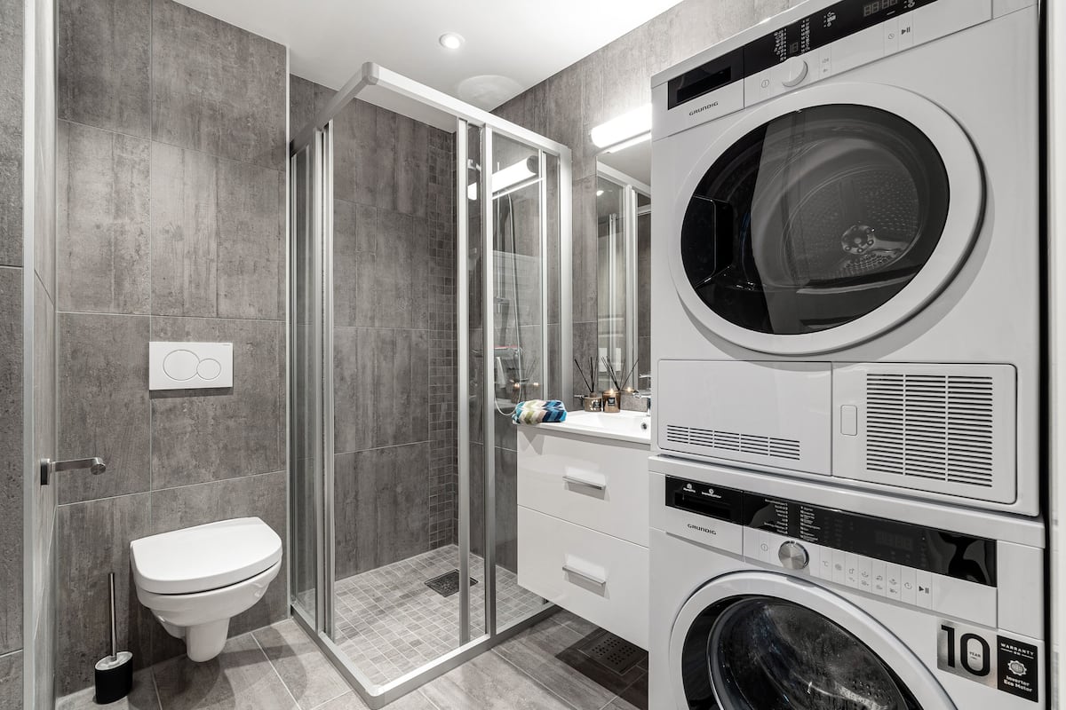 Apart Daire, 2 Yatak Odası, Balkon | Banyo | Duş, havlu