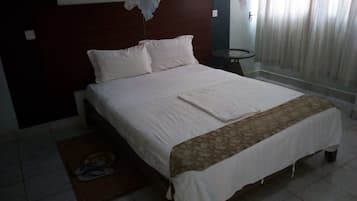 Desk, blackout drapes, free WiFi, bed sheets