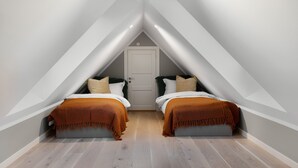 1,5 bedroom loft apartment | เตียงเสริม