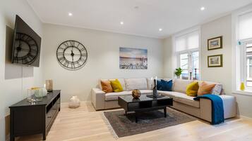 3 bedroom apartment, 1st floor | Living room