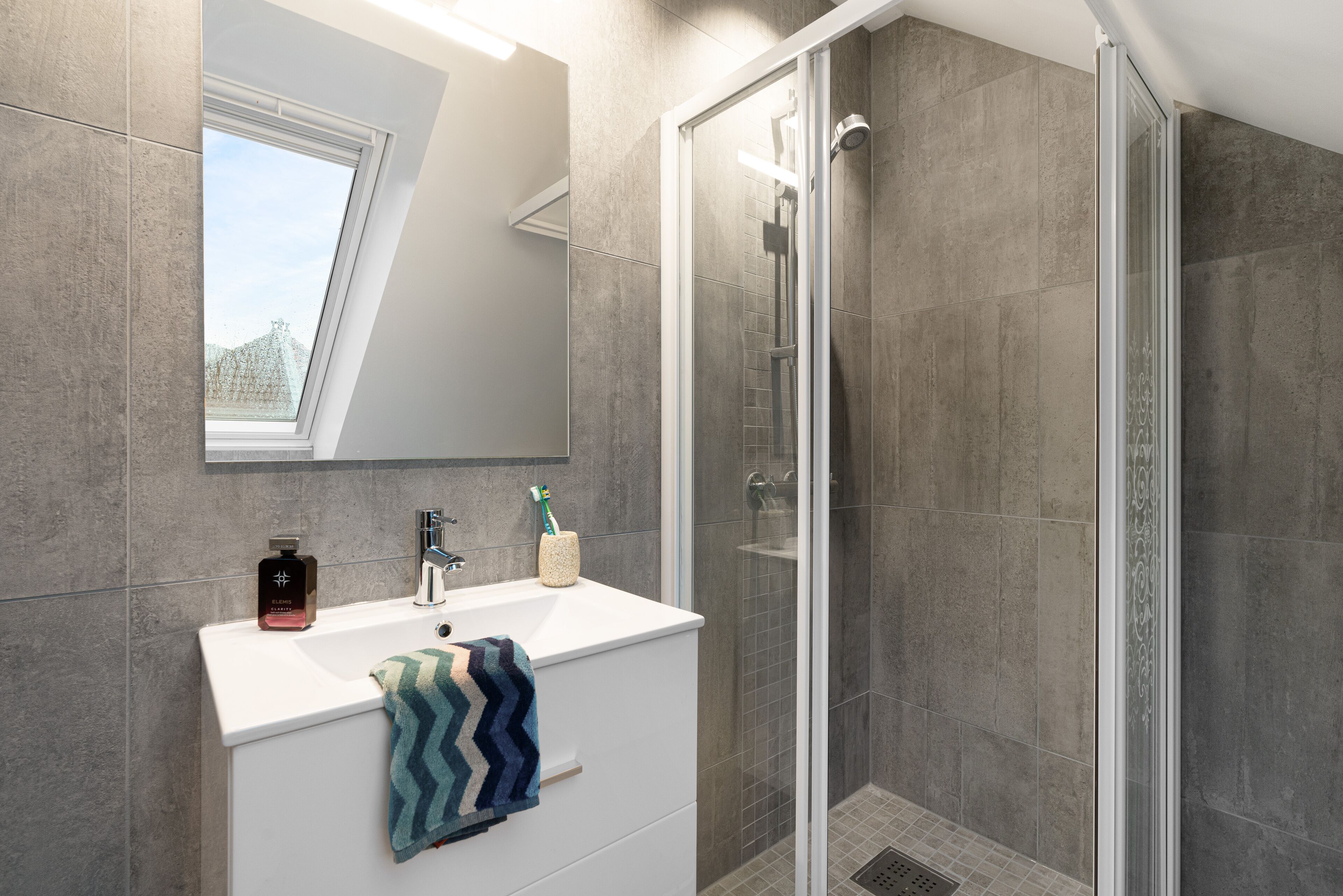 1,5 bedroom loft apartment | Bathroom | Shower, towels