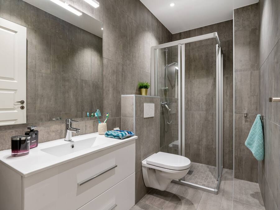 Shower, towels