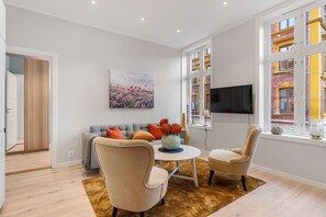 42-inch Smart TV with digital channels, TV