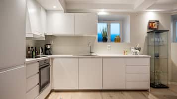 Apartamento, 3 habitaciones (Ground Floor, apt 1) | Cocina privada | Frigorífico, horno, placa de cocina y lavavajillas