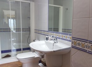 Combinazione doccia/vasca, asciugacapelli, bidet, asciugamani