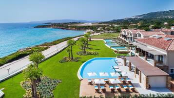 Indoor pool, 2 outdoor pools, sun loungers