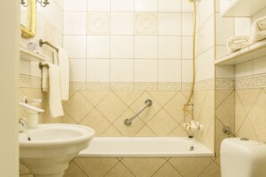 Comfort Apartment | Bathroom