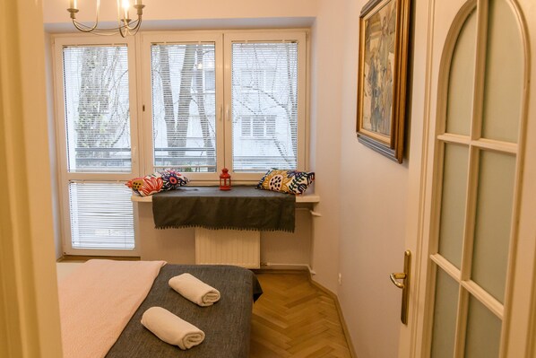 2 chambres, fer et planche à repasser, Wi-Fi gratuit, draps fournis