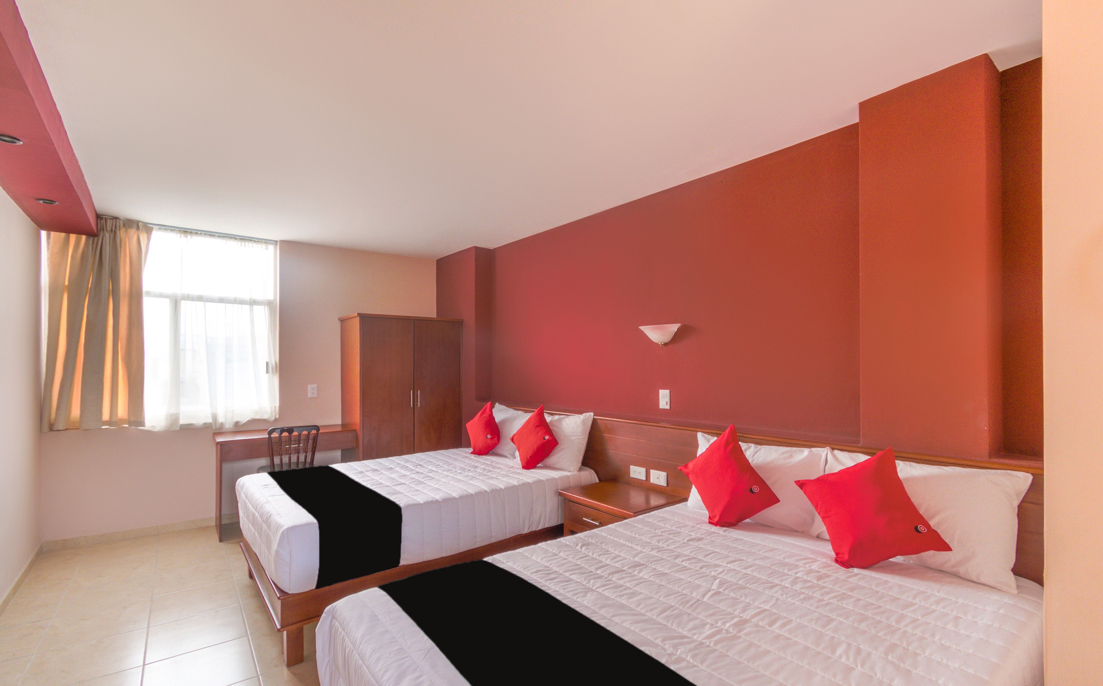 Phòng Tiêu chuẩn, 2 giường đôi | Bàn, bàn ủi/dụng cụ ủi quần áo, truy cập Internet không dây miễn phí 