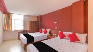 A hotel room with two beds, a desk, and a wardrobe. - Hotel San Pablo (San Pedro Cholula)