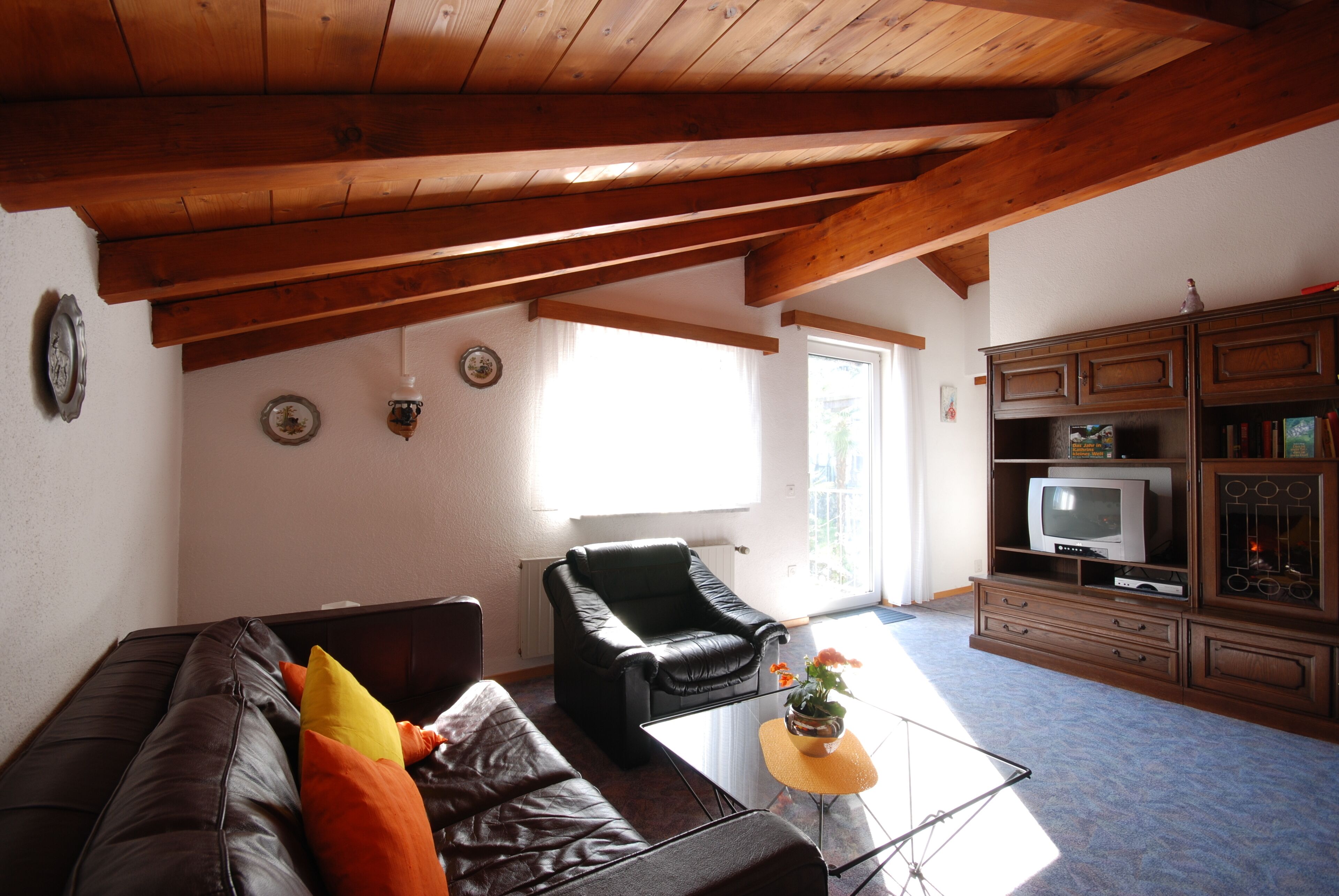 Televisión, futbolito y libros 